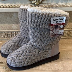 NWT Muk Luks Women’s Cozy Knit Sherpa-Lined Winter Beige Boots 9M